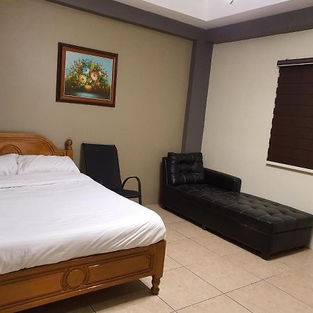 2428 Suites Urdaneta Exterior foto