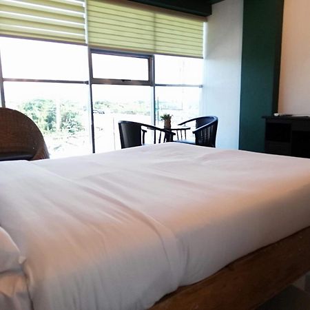 2428 Suites Urdaneta Habitación foto