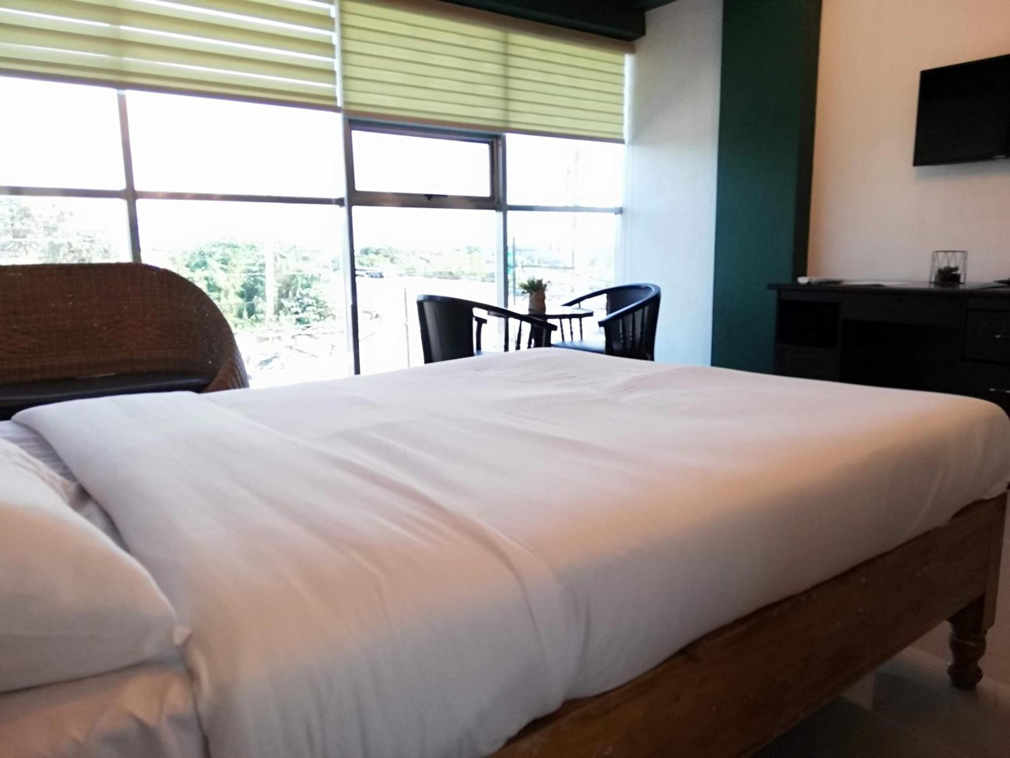 2428 Suites Urdaneta Habitación foto